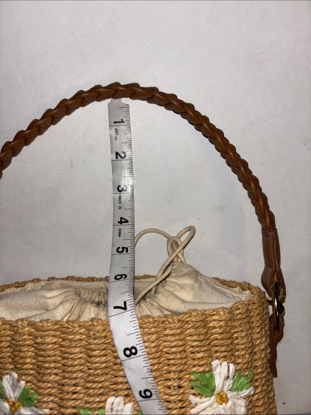 TAN STRAW BAG WITH GREEN AND WHITE FLOWER DESIGN BROWN FAUX LEATHER HANDLES - Picture 14 of 15